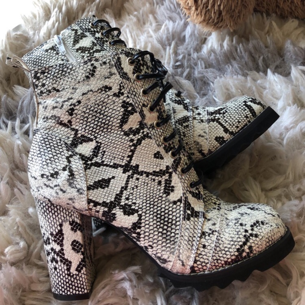Chunky heels sz 8.5